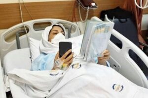 Maestra ricoverata continua a fare lezioni dal letto, la foto virale dell’insegnante che lotta contro il Coronavirus Maestra ricoverata continua a fare lezioni dal letto, la foto virale dell’insegnante che lotta contro il Coronavirus