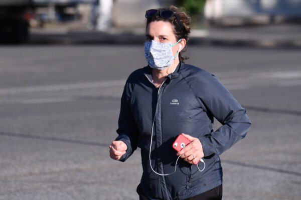Coronavirus, mascherina obbligatoria per chi fa jogging? Il chiarimento del Viminale