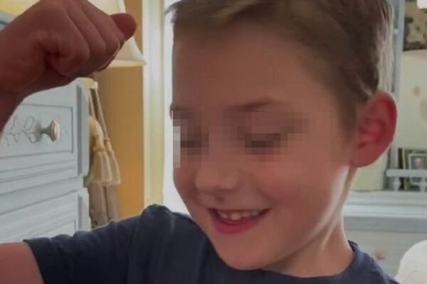 Bimbo di 6 anni malato di fibrosi cistica guarisce dal Coronavirus: “Sono un guerriero”