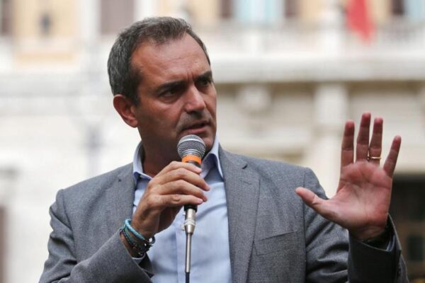 Il futuro della città: dichiarare dissesto e poi affidare Napoli a una vera classe dirigente