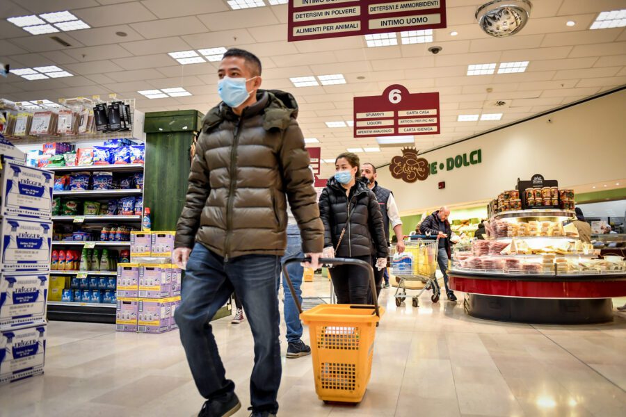 Supermercati Crai ritirano mascherine dagli scaffali: “50 centesimi prezzo troppo basso”