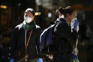 Accordo Arcuri-farmacie su mascherine a 50 centesimi. Confcommercio: “Così stop a vendite”