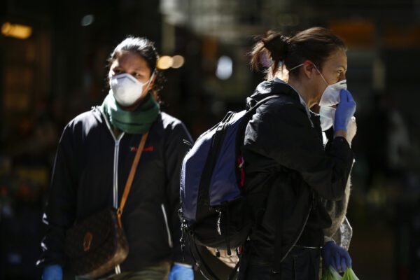 Accordo Arcuri-farmacie su mascherine a 50 centesimi. Confcommercio: “Così stop a vendite”