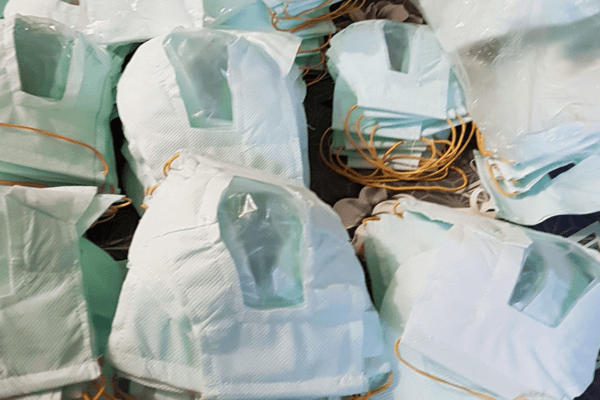 Donate mascherine trasparenti alle persone sorde: “Adesso viviamo anche noi”