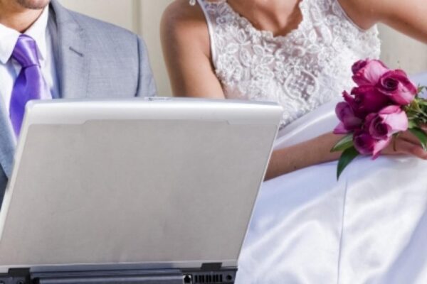 L’amore ai tempi del Coronavirus: sì ai matrimoni in videoconferenza
