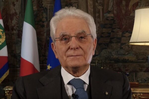 Mattarella, il messaggio per Pasqua: “Stiamo per vincere lotta contro il virus”