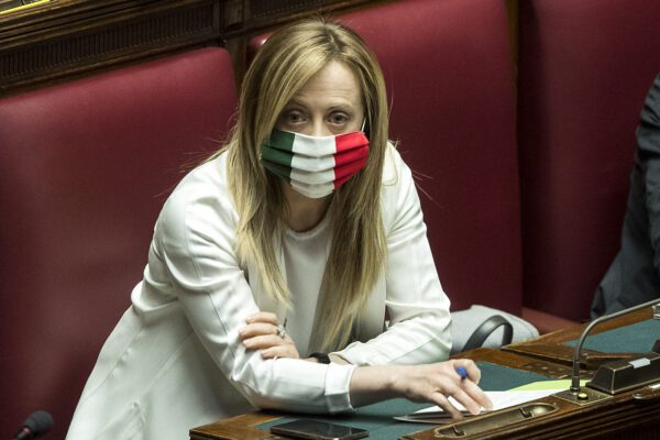 Mascherine senza Iva, la giravolta della Meloni sulla proposta di Fratelli d’Italia al governo