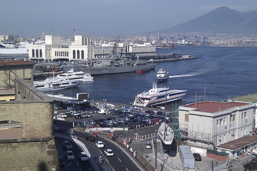 Primo maggio, sirene al porto