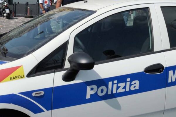 Grave incidente a Napoli, giovane in prognosi riservata: uomo indagato per omissione di soccorso
