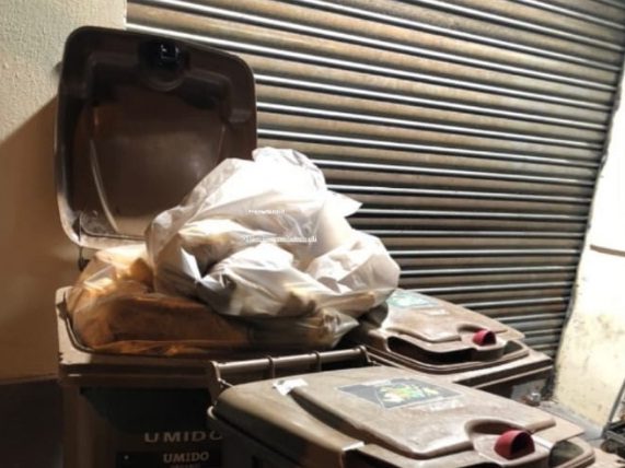 20mila domande per il bonus spesa ma la Napoli bene butta il pane