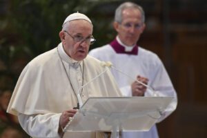 Papa Francesco scrive ai movimenti popolari: “Serve un reddito universale”