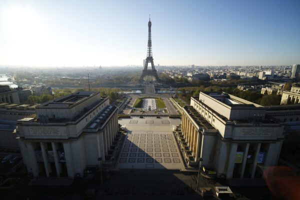 Tracce di Coronavirus nell’acqua di Parigi, bloccato l’uso della rete idrica non potabile