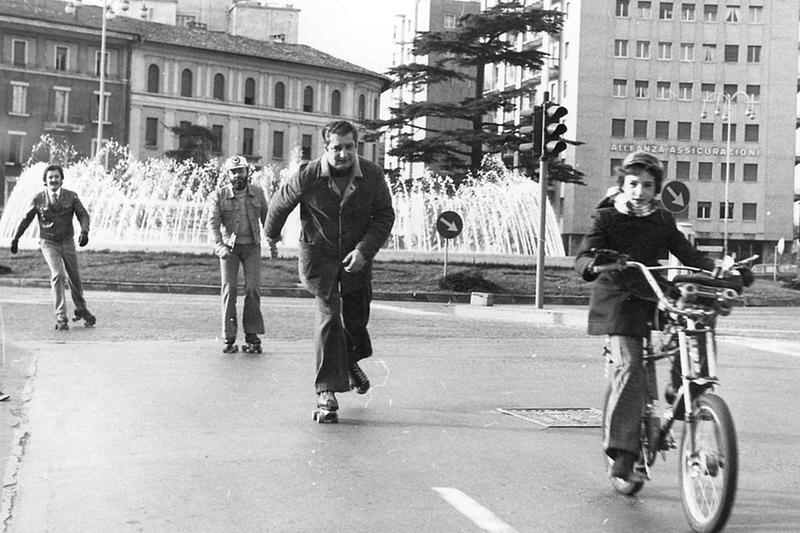 Il ricordo del 1973, la grande reazione degli italiani rimasti senza benzina