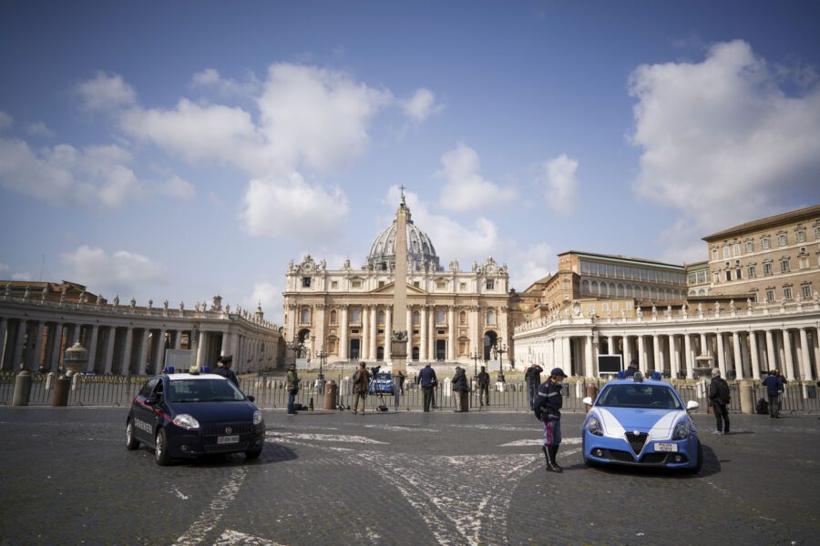 Doppio flop di Forza Nuova, la ‘marcia’ a piazza San Pietro finisce con le denunce