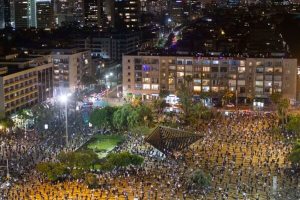 Israele, proteste in piazza a distanza di sicurezza contro il governo