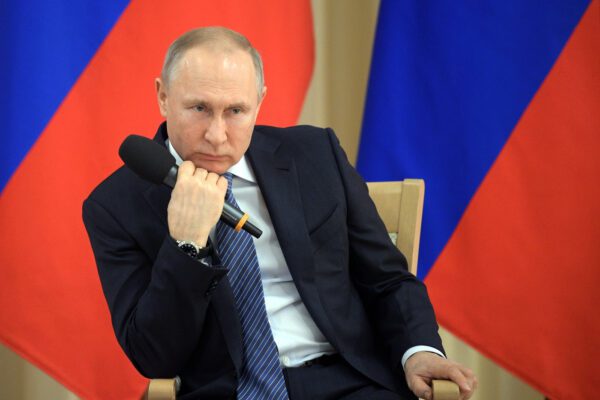 Crolla il rublo, il virus fa scricchiolare l’impero di Putin