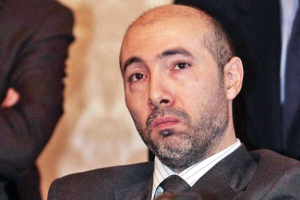 Realfonzo: “Non si rilancia l’economia con sole e pizza, con de Magistris la pagheremo cara”