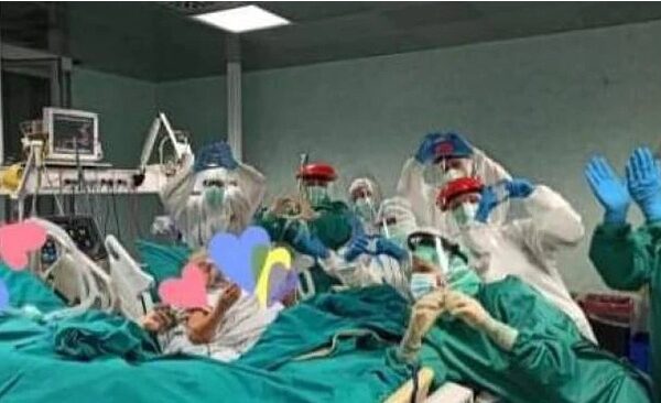 Sandra e Giancarlo, nozze d’oro fianco a fianco in ospedale: l’amore più forte del coronavirus