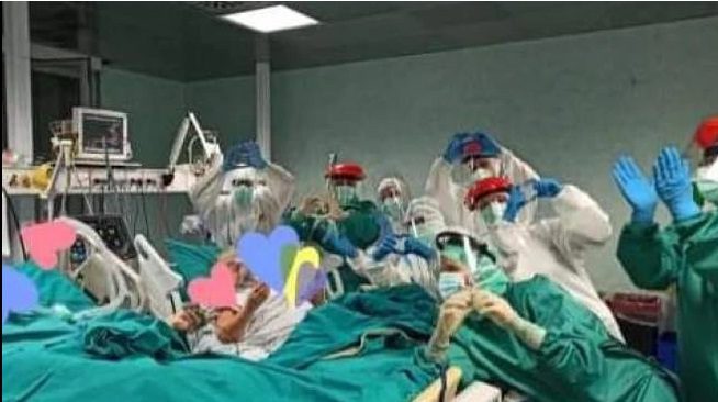 Sandra e Giancarlo, nozze d’oro fianco a fianco in ospedale: l’amore più forte del coronavirus