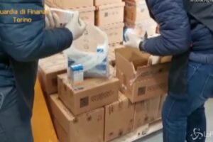 Vendevano la ‘ricetta miracolosa’ contro il Coronavirus, scoperta la truffa di marito e moglie