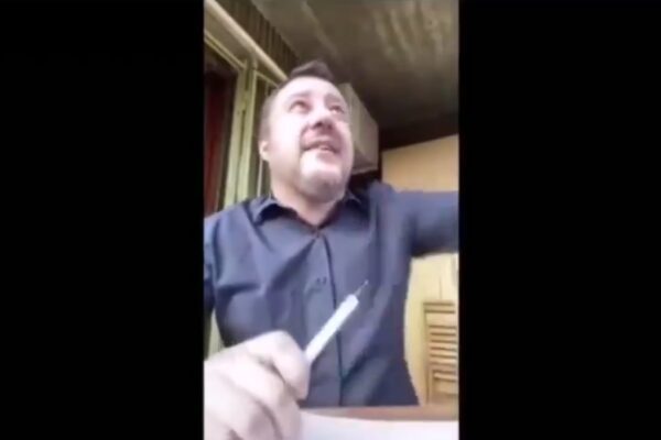 “Matteo dici solo stronzate”, i balconi di Milano si ribellano a Salvini