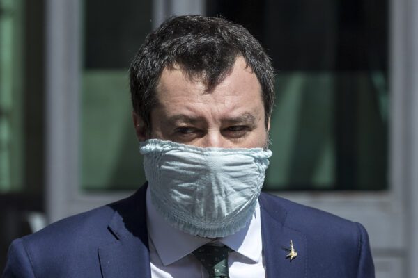 Salvini chiama il suo ‘popolo’ in piazza contro Conte: “Pronti a manifestare con le mascherine”