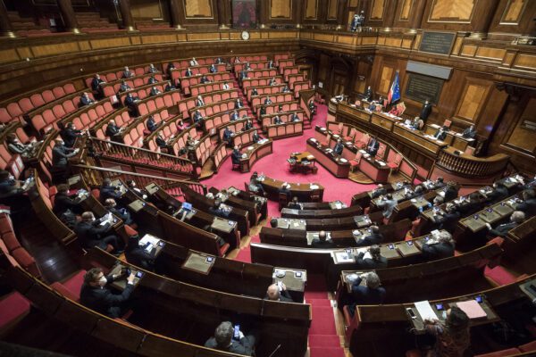 Decreto Sostegni, via libera del Senato: fiducia con 207 sì