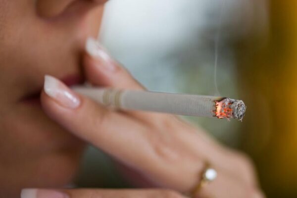 Il fumo di sigaretta aumenta la gravità del contagio da Covid-19