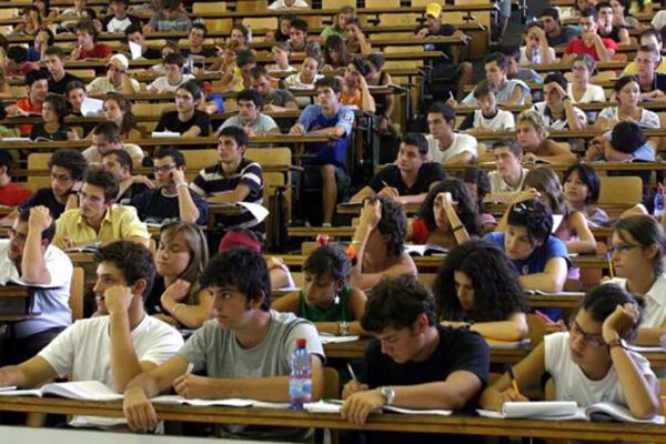 Università di Bologna, il 90% degli studenti si astiene dal partecipare alle elezioni studentesche. Universitas che fine hai fatto?