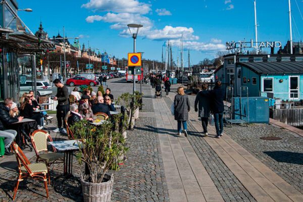People gather in a restaurant on April 4, 2020 in Stockholm during the the new coronavirus COVID-19 pamdemic. (Photo by Jonathan NACKSTRAND / AFP) (Photo by JONATHAN NACKSTRAND/AFP via Getty Images)