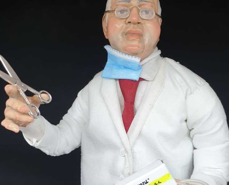 Lotta al coronavirus, il professore Ascierto diventa una statuina del presepe