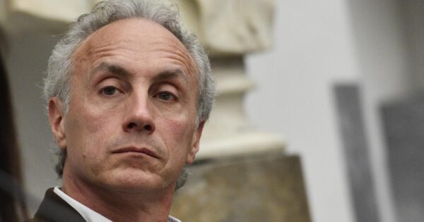 Travaglio prende pieni poteri, Lucia Calvosa alla presidenza dell’Eni