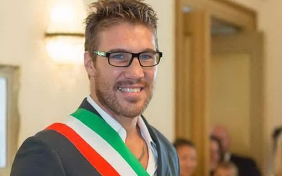 Multe per le donne che rifiutano sesso, bufera sul consigliere: “Vuole legalizzare stupro coniugale”