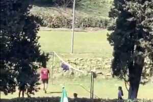 “Figli di Renzi giocano con amici portati dalla scorta”, ma è una bufala contro l’ex premier “Figli di Renzi giocano con amici portati dalla scorta”, ma è una bufala contro l’ex premier