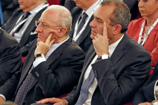 Il vittimismo non serve: a Dema e a De Luca la lezione del fuoriclasse