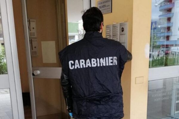 Party in casa e musica ad alto volume: carabiniere accolto con un pugno in faccia