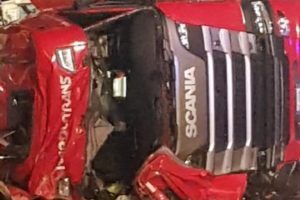 Schianto in autostrada, muore camionista