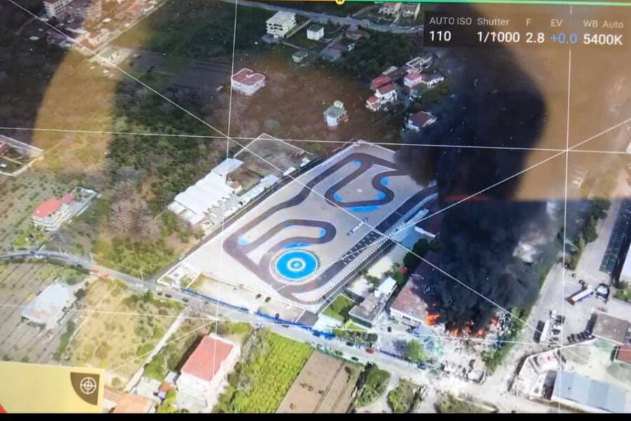 Esplosione Adler e aria irrespirabile, il sindaco: “Restate chiusi in casa”