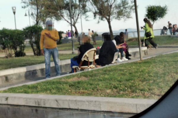 Lungomare affollato, il sindaco chiude tutto: “Weekend a casa, multe fino a 3mila euro”