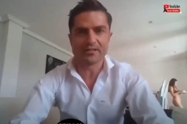 Durante collegamento passa donna nuda, tradimento del giornalista scoperto in diretta