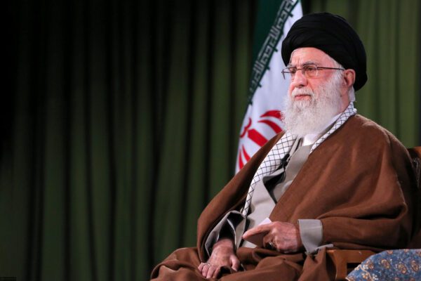 Il ‘regalo’ di Khamenei per celebrare la rivoluzione, grazia a migliaia di manifestanti in Iran
