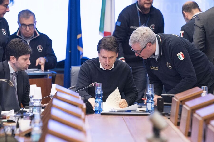 L’inadeguatezza del governo Conte, tra assenza della politica e mediocrità al potere