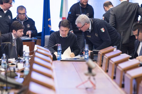 Nuovo Dpcm, lockdown nei territori a rischio e stop spostamenti tra Regioni: l’elenco del Cts