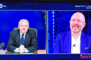 De Luca sugli assistenti civici: “60mila venditori di cocco e raddrizzatori di banane” De Luca sugli assistenti civici: “60mila venditori di cocco e raddrizzatori di banane”