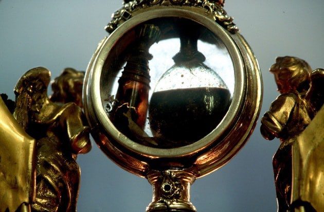 San Gennaro c’è, miracolo nel Duomo di Napoli a porte chiuse