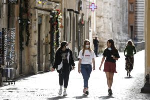 Bollettino Coronavirus, calano i nuovi casi: zero morti in Lombardia per il terzo giorno consecutivo