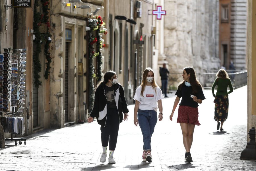 Bollettino Coronavirus, calano i nuovi casi: zero morti in Lombardia per il terzo giorno consecutivo