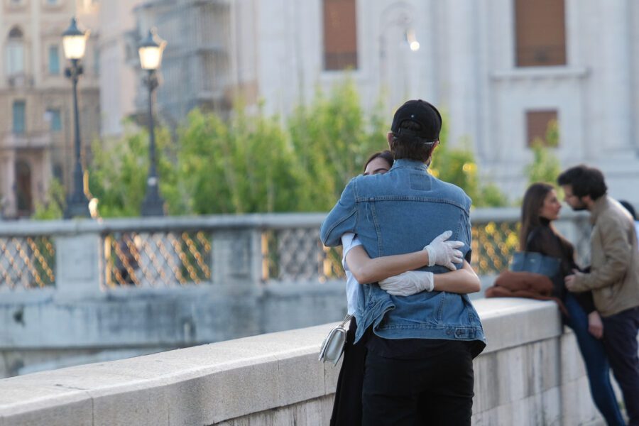 Foto Mauro Scrobogna /LaPresse
12-05-2020 Roma
Cronaca
Coronavirus, vita quotidiana
Nella foto: abbraccio con guanti
Photo Mauro Scrobogna /LaPresse
May 12, 2020  Rome, Italy
News
Coronavirus outbreak:  daily life
In the picture:  hug with gloves