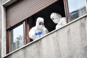 Silvia Romano, bottiglia di vetro lanciata contro finestra del palazzo in cui abita