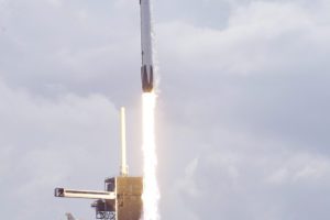 Crew Dragon arriva alla Stazione Spaziale: l’attracco della navicella di Elon Musk